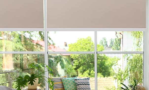 Moderne Fensterabdeckung für Wohnzimmer