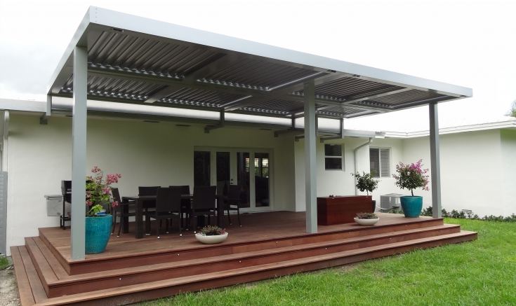 Verstellbarer, wasserdichter, einziehbarer Dachpavillon aus Aluminium mit verstellbaren Lamellen